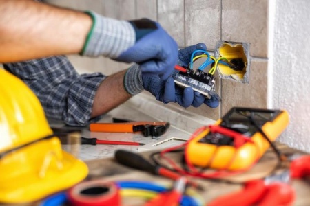 D&eacute;pannage &eacute;lectrique en urgence, que faire en priorit&eacute; ?